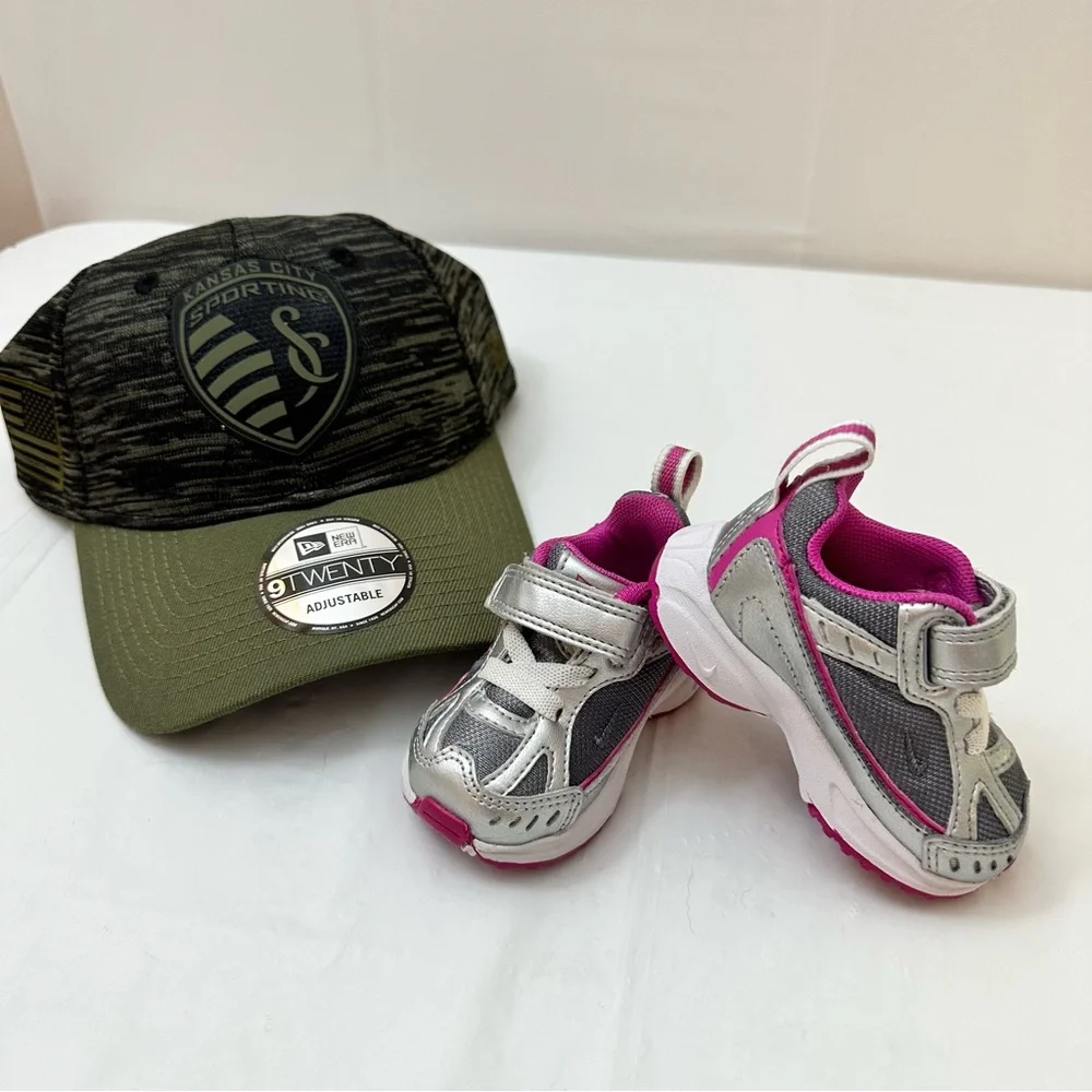 Nike‎ Kids Sneakers - Silver and Pink